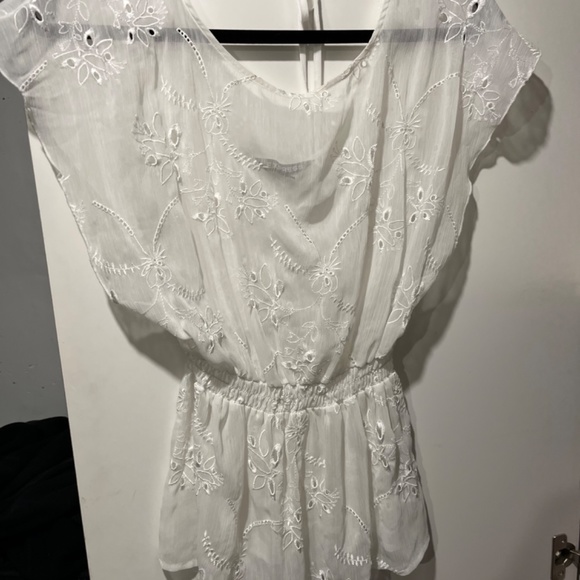 Express white embroidered X-Small top - Picture 2 of 7